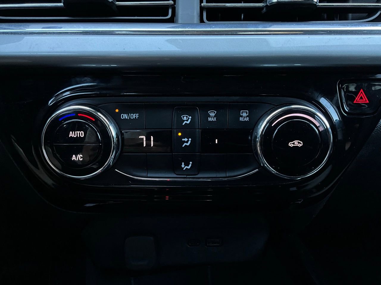 Used 2025 Chevrolet Trax LT image 25