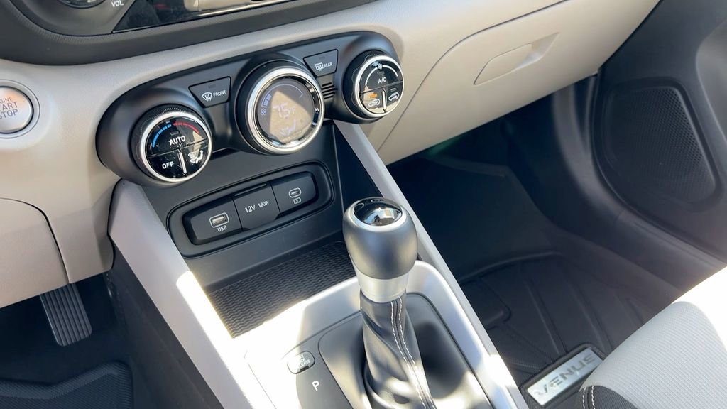 Used 2025 Hyundai Venue SEL image 26