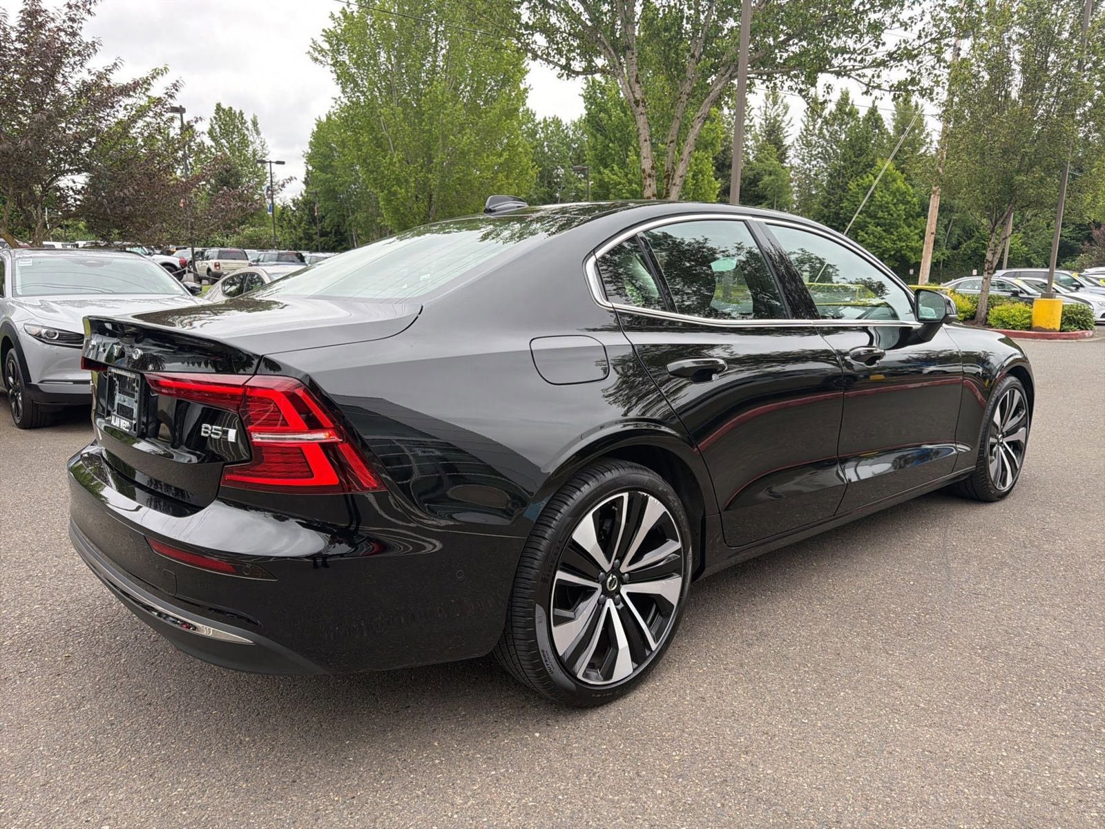Used 2023 Volvo S60 B5 Ultimate w/ Climate Package AWD/4WD image 3