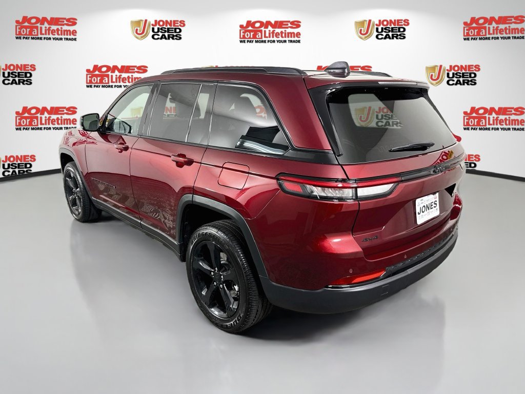 Used 2025 Jeep Grand Cherokee Altitude AWD/4WD image 2