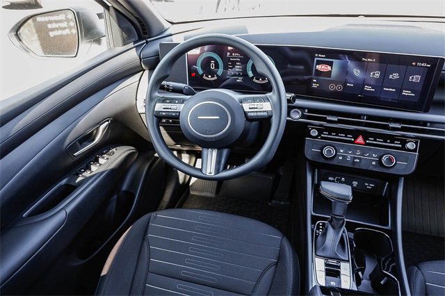 Certified 2025 Hyundai Santa Cruz SE image 17