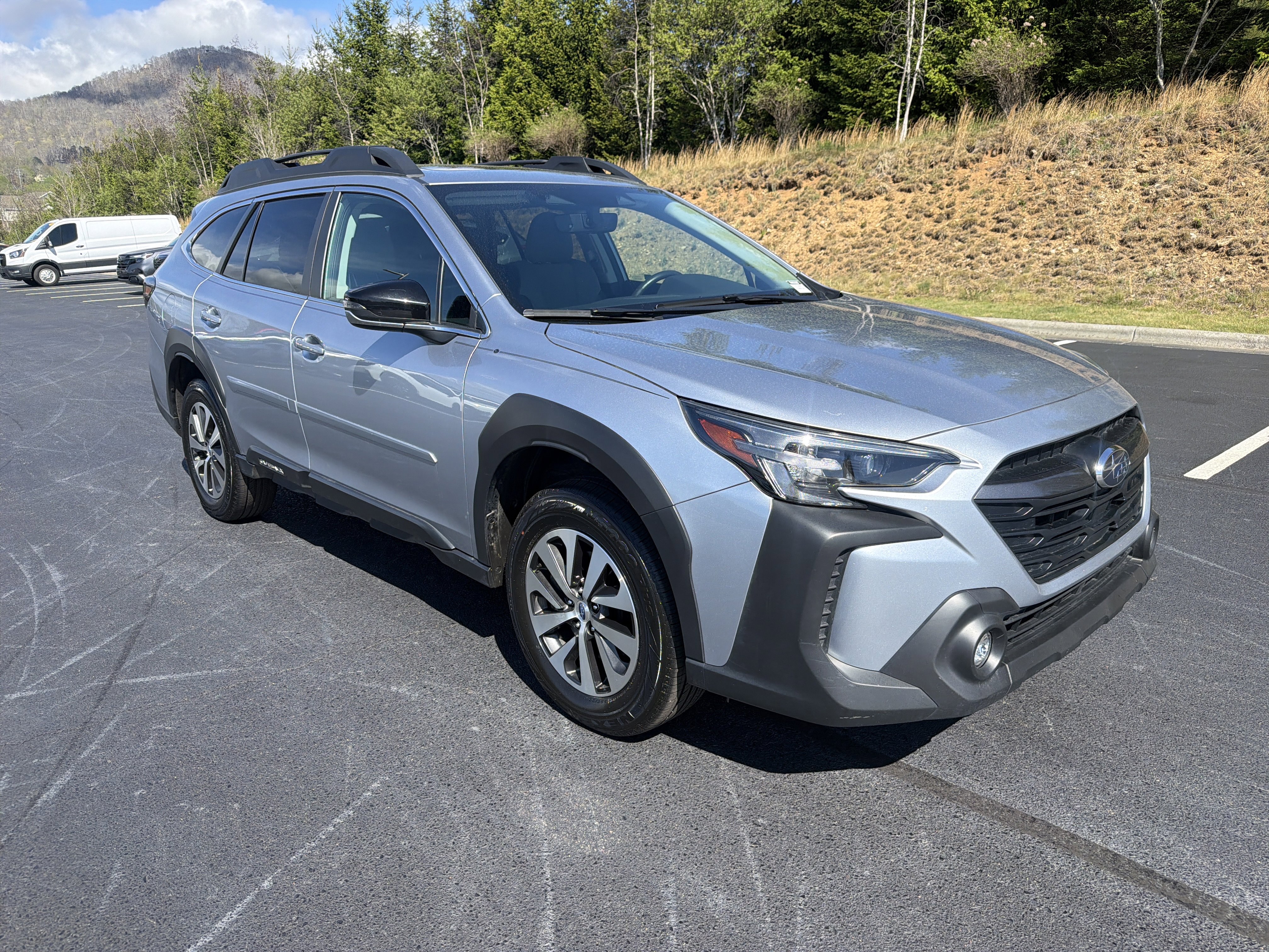 Used 2025 Subaru Outback Premium w/ Popular Package #1A image 9