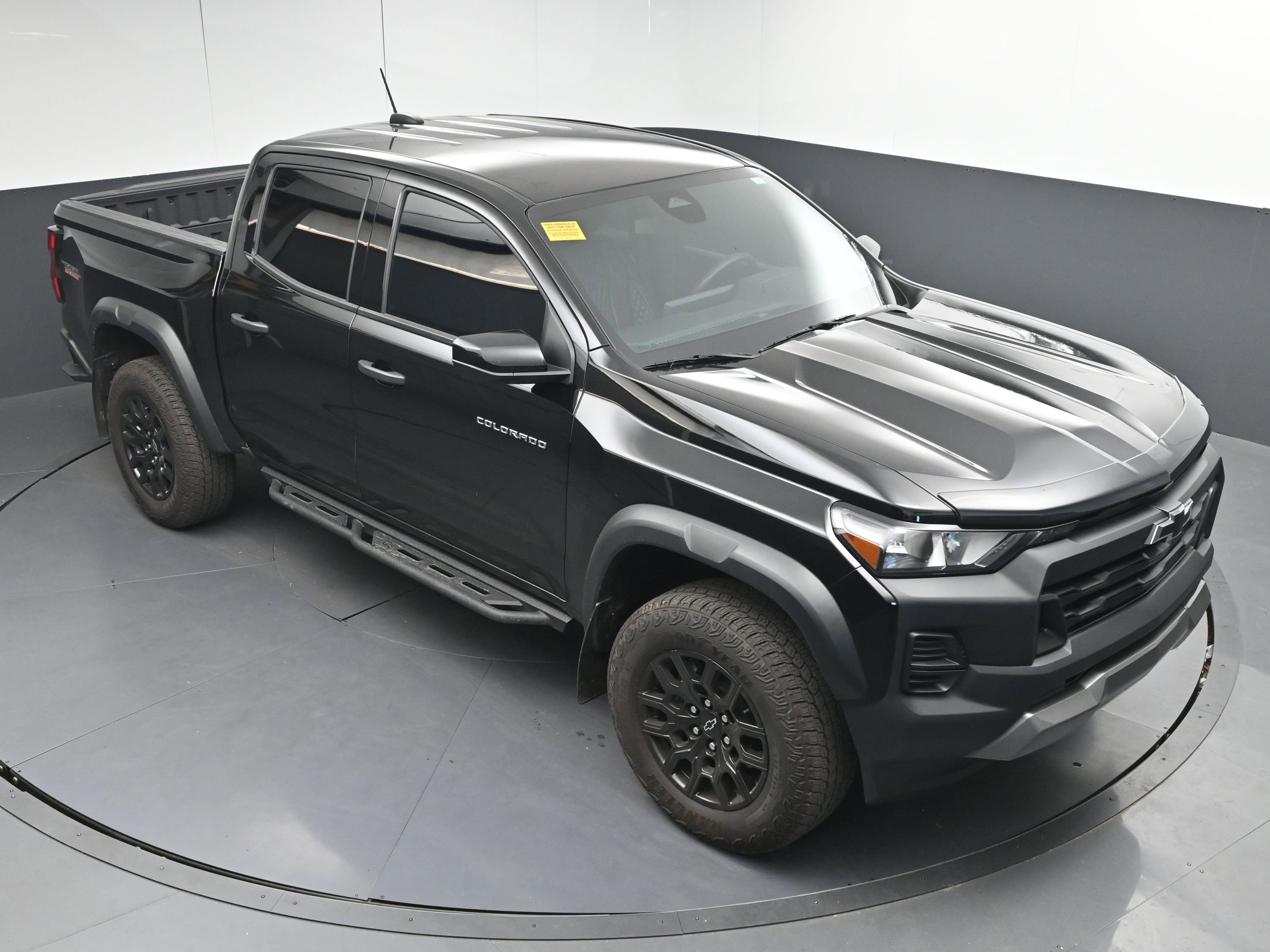 Used 2024 Chevrolet Colorado Trail Boss w/ Technology Package image 32