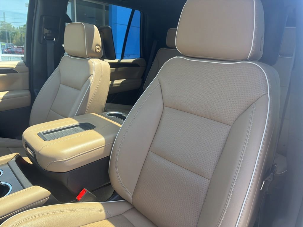 Used 2023 Chevrolet Tahoe Premier AWD/4WD image 14