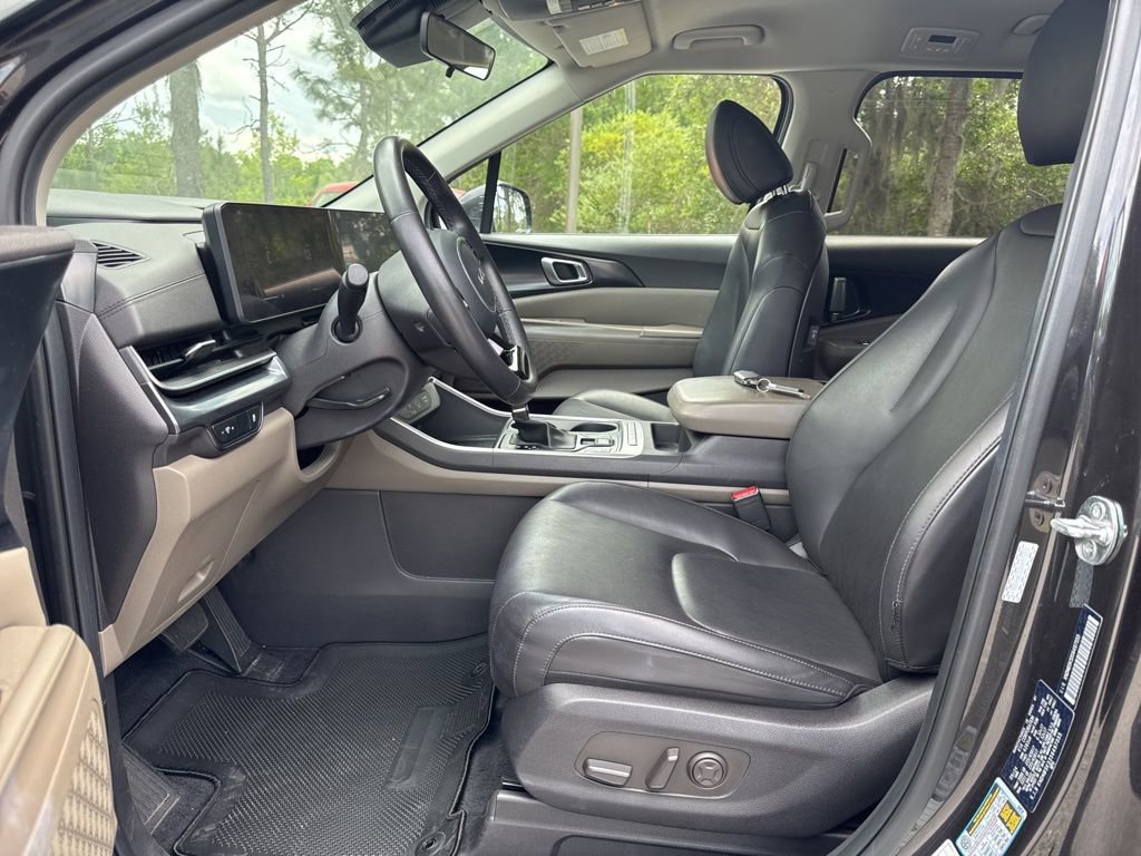 Used 2025 Kia Carnival image 20