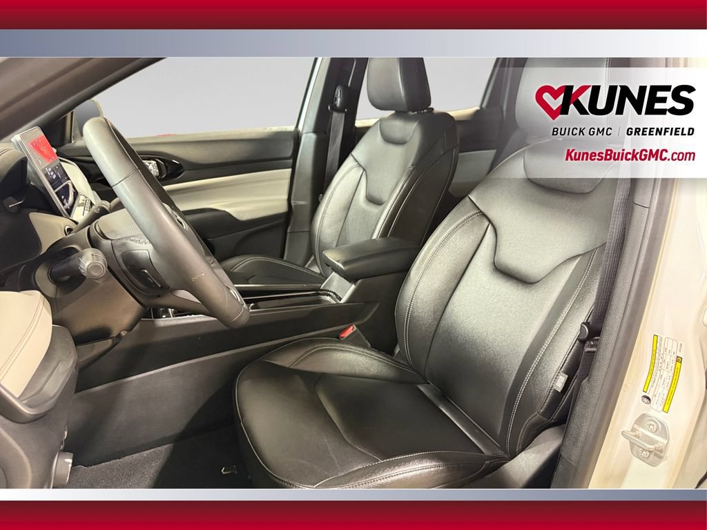 Used 2025 Jeep Compass Limited AWD/4WD image 23