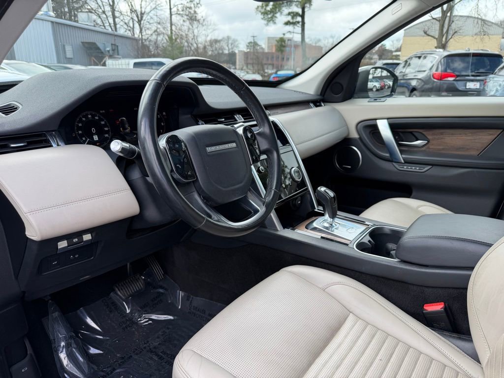 Used 2020 Land Rover Discovery Sport SE image 9