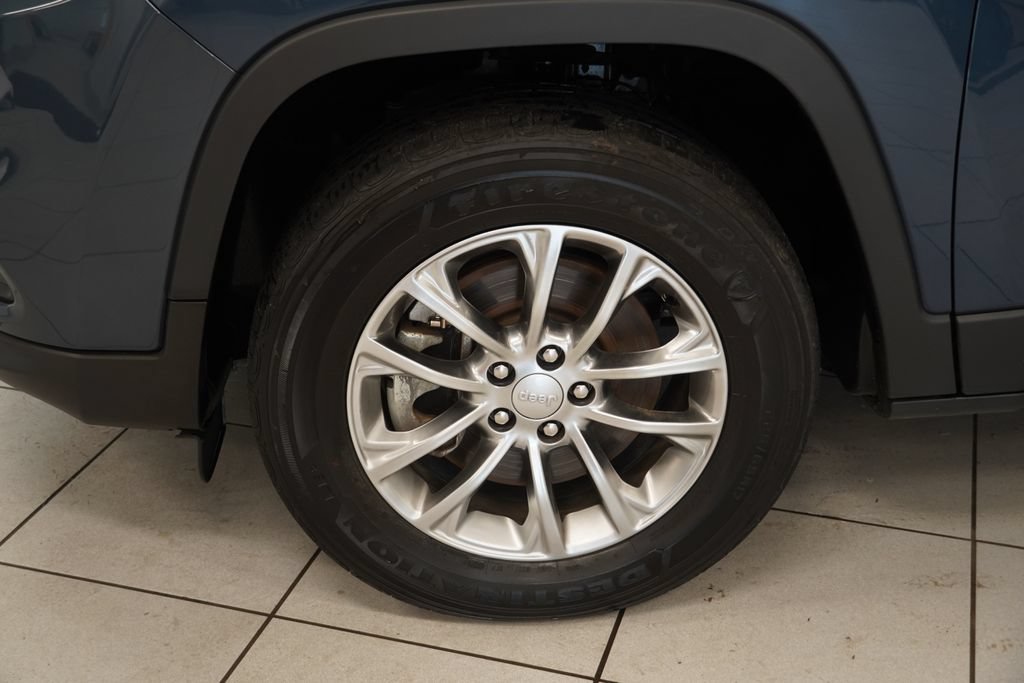 Used 2021 Jeep Cherokee Latitude Lux w/ Sun & Sound Group AWD/4WD image 17