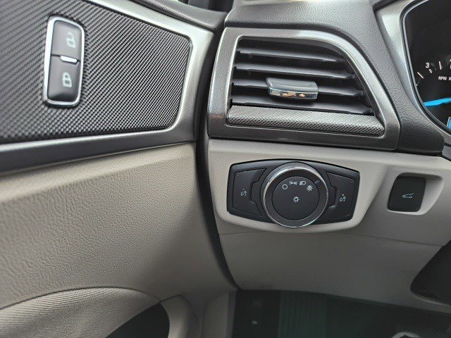 Used 2018 Ford Fusion SE image 21