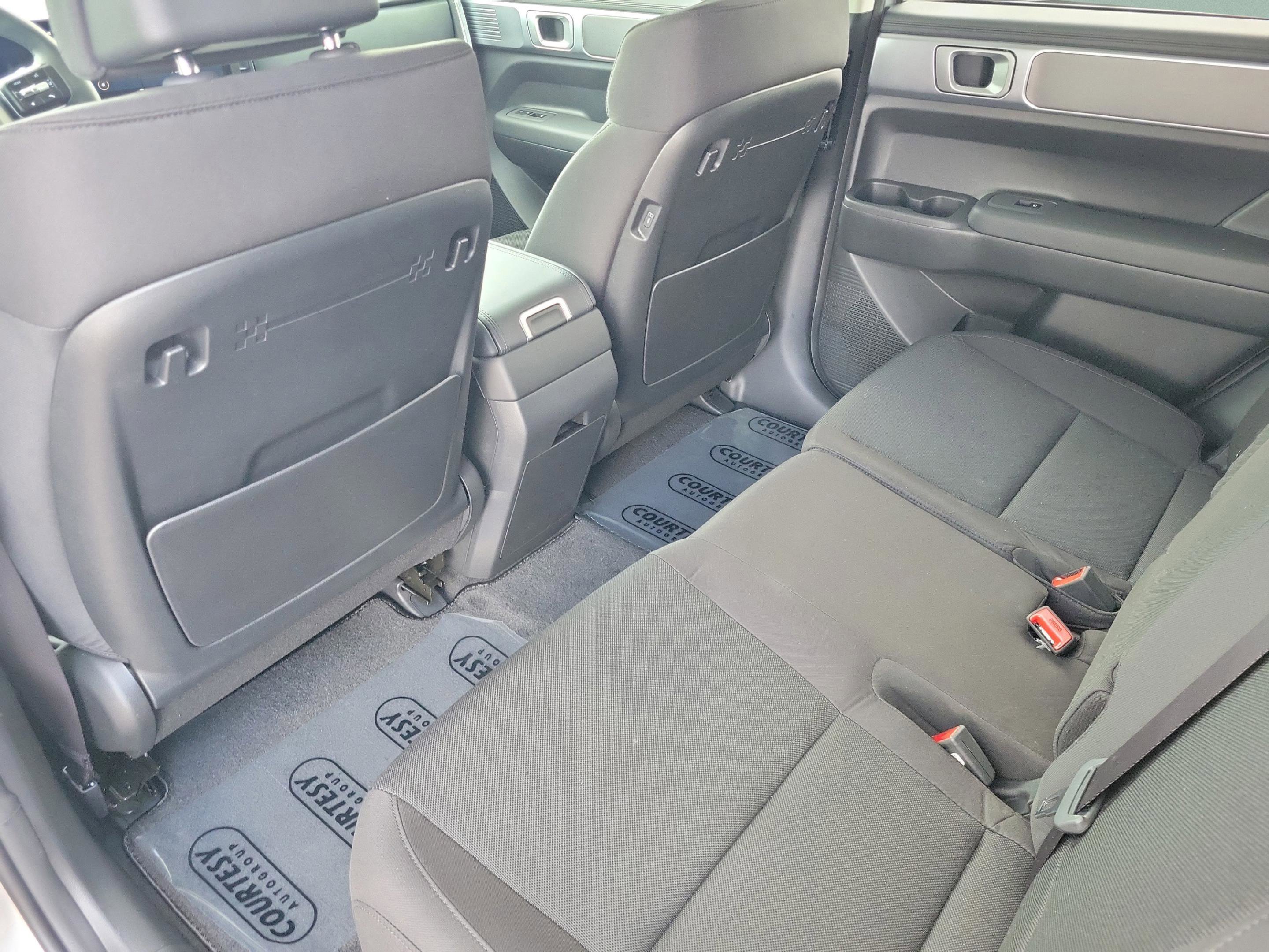 New 2026 Hyundai Santa Fe SE image 9