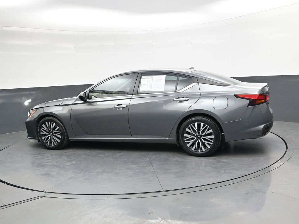 Used 2024 Nissan Altima 2.5 SV FWD image 6