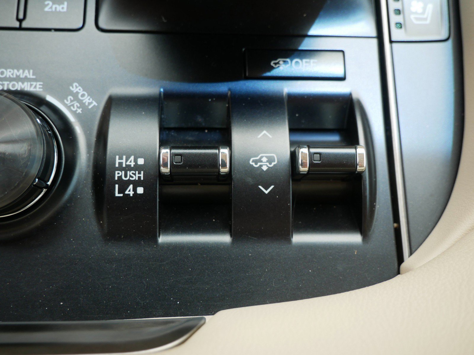 Used 2021 Lexus LX 570 4WD w/ Luxury Package image 27
