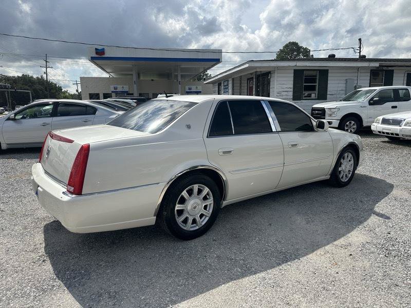 Used 2008 Cadillac DTS FWD image 4