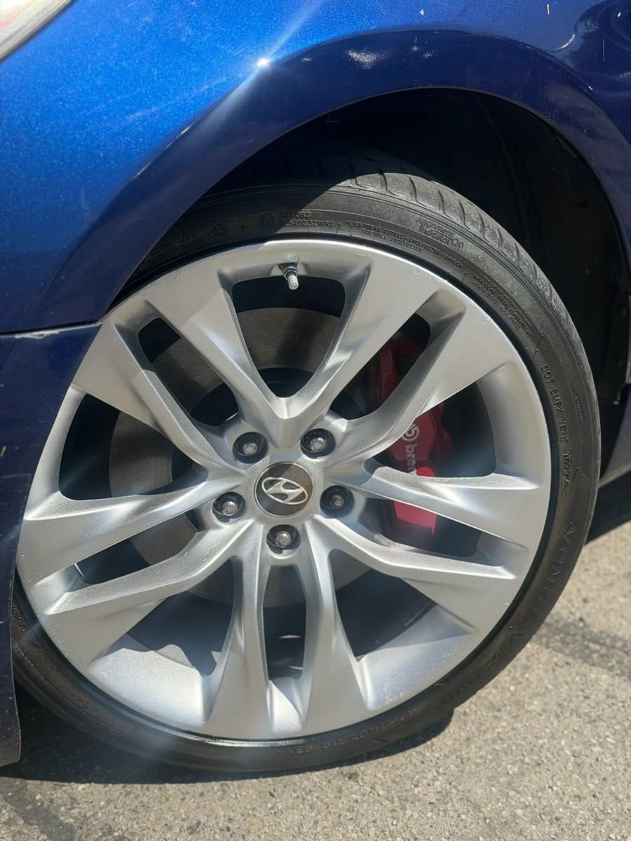 Used 2015 Hyundai Genesis 3.8 RWD image 17