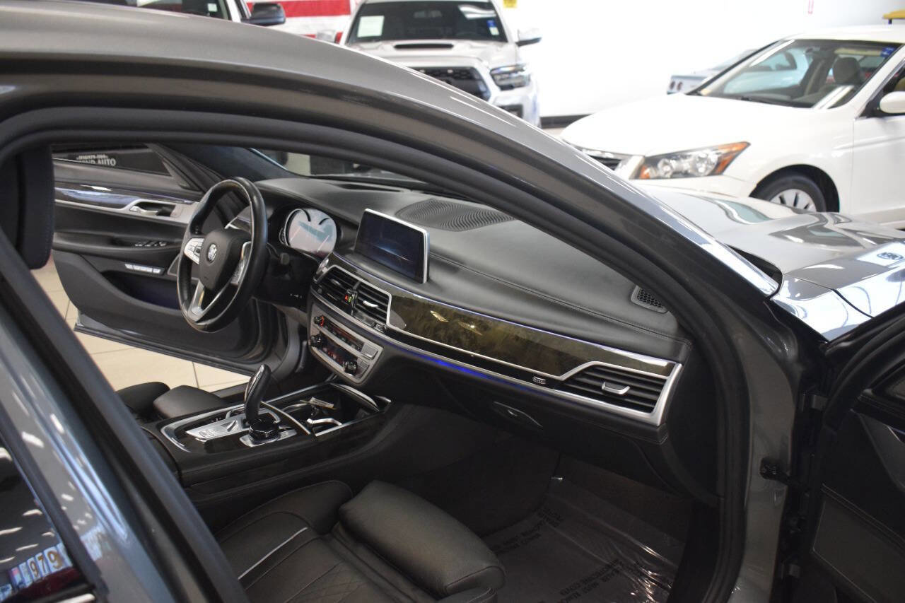 Used 2018 BMW 750i image 35