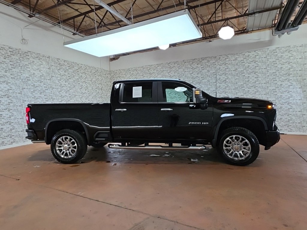 Used 2025 Chevrolet Silverado 2500 LT w/ Z71 Chrome Sport Edition image 9