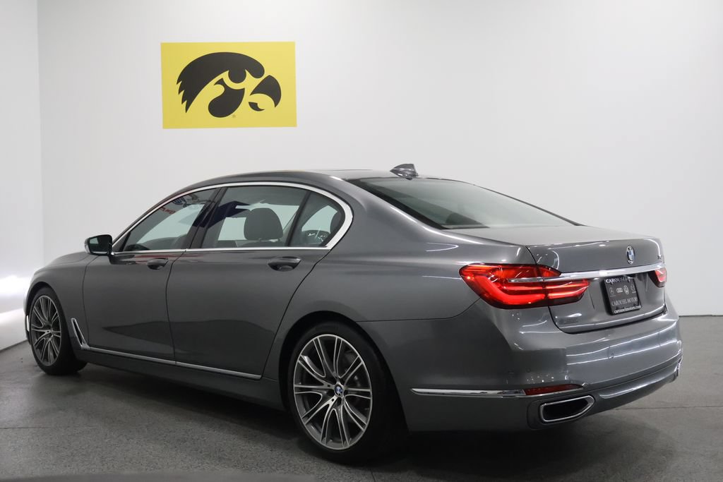 Used 2018 BMW 740i RWD image 9