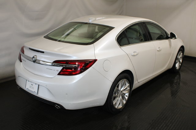 Used 2017 Buick Regal Premium w/ Driver Confidence Package #1 FWD image 4