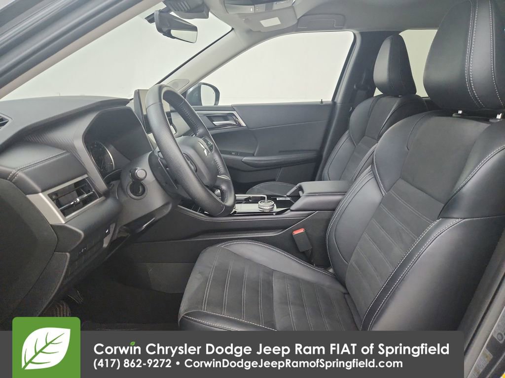 Used 2025 Mitsubishi Outlander SE image 19