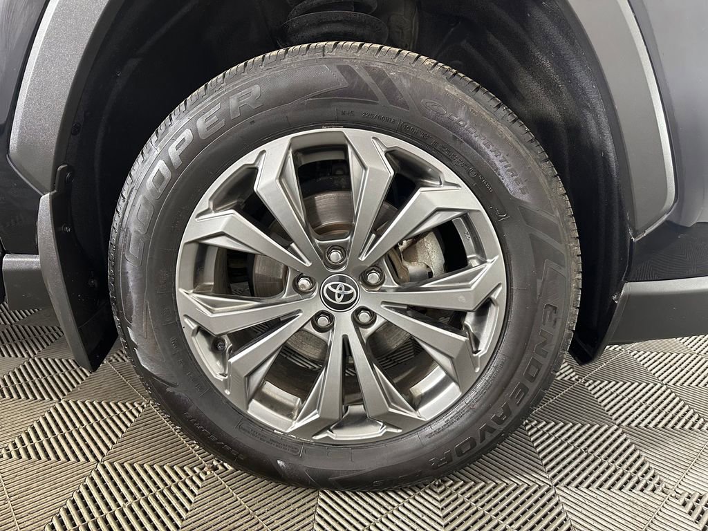 Used 2022 Toyota RAV4 Limited AWD/4WD image 32