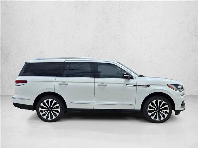 Used 2023 Lincoln Navigator Reserve AWD/4WD image 4