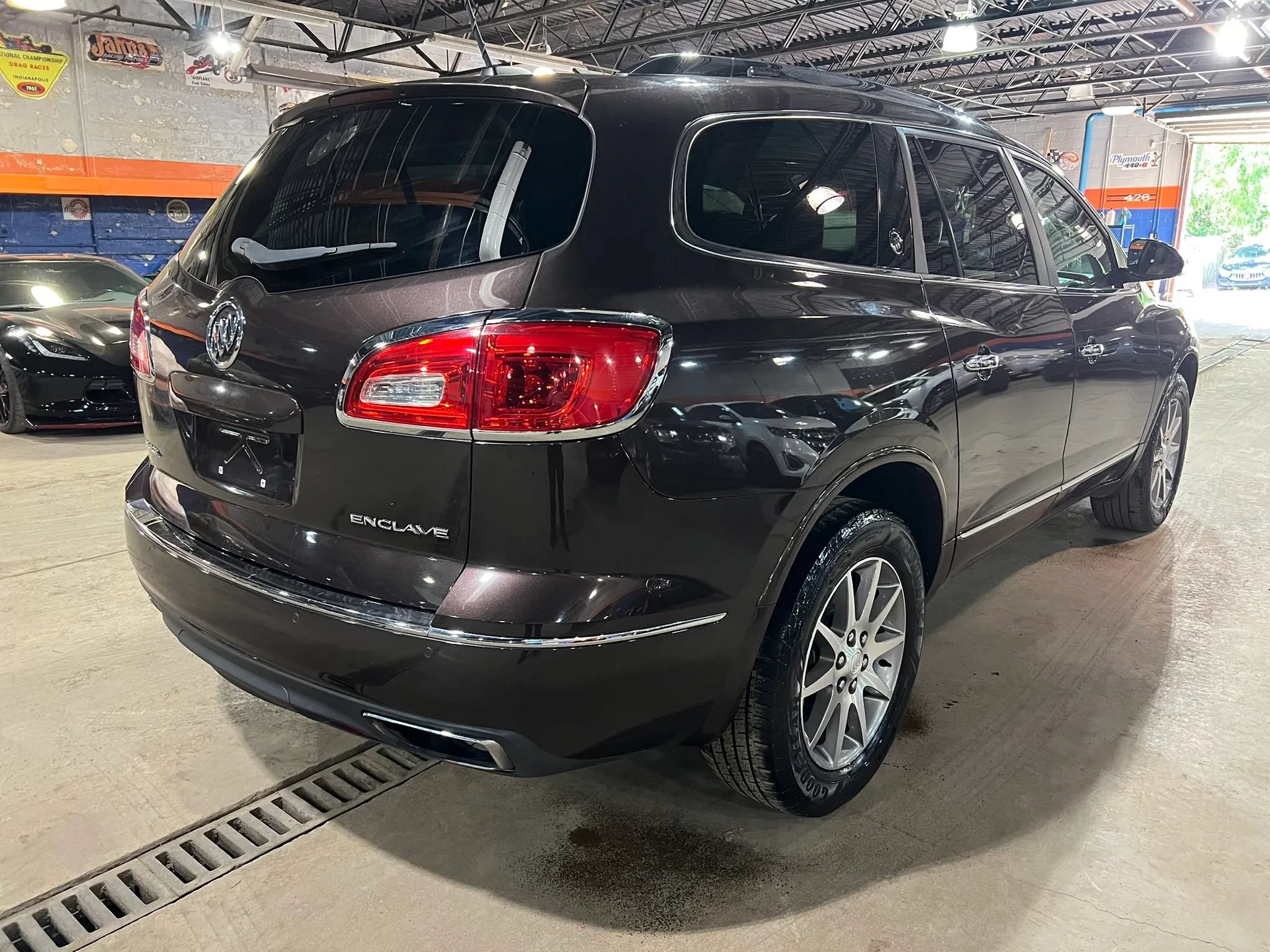 Used 2017 Buick Enclave Leather FWD image 3