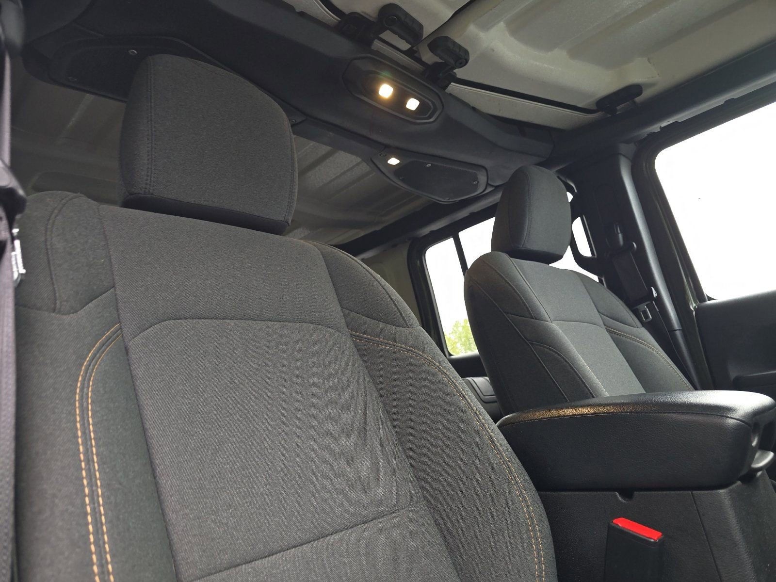 Used 2024 Jeep Wrangler Unlimited image 16