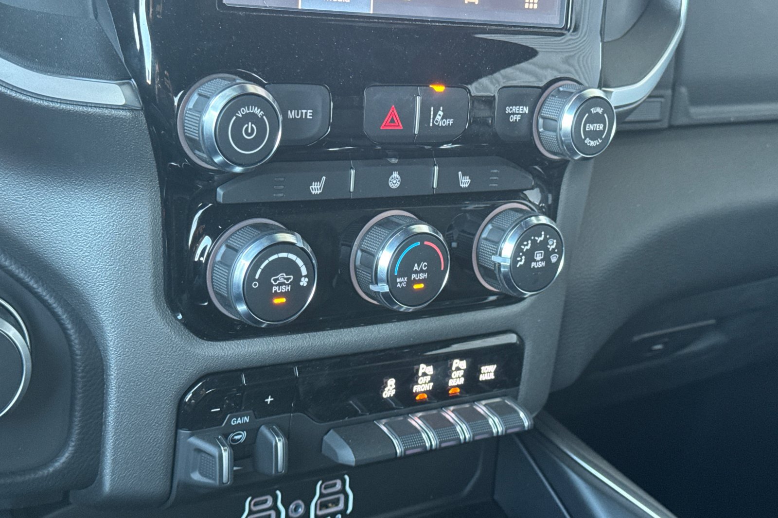 New 2027 RAM 1500 4x4 Crew Cab image 18