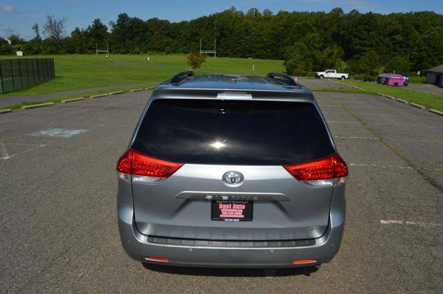 Used 2011 Toyota Sienna XLE w/ XLE Navigation Pkg FWD image 11