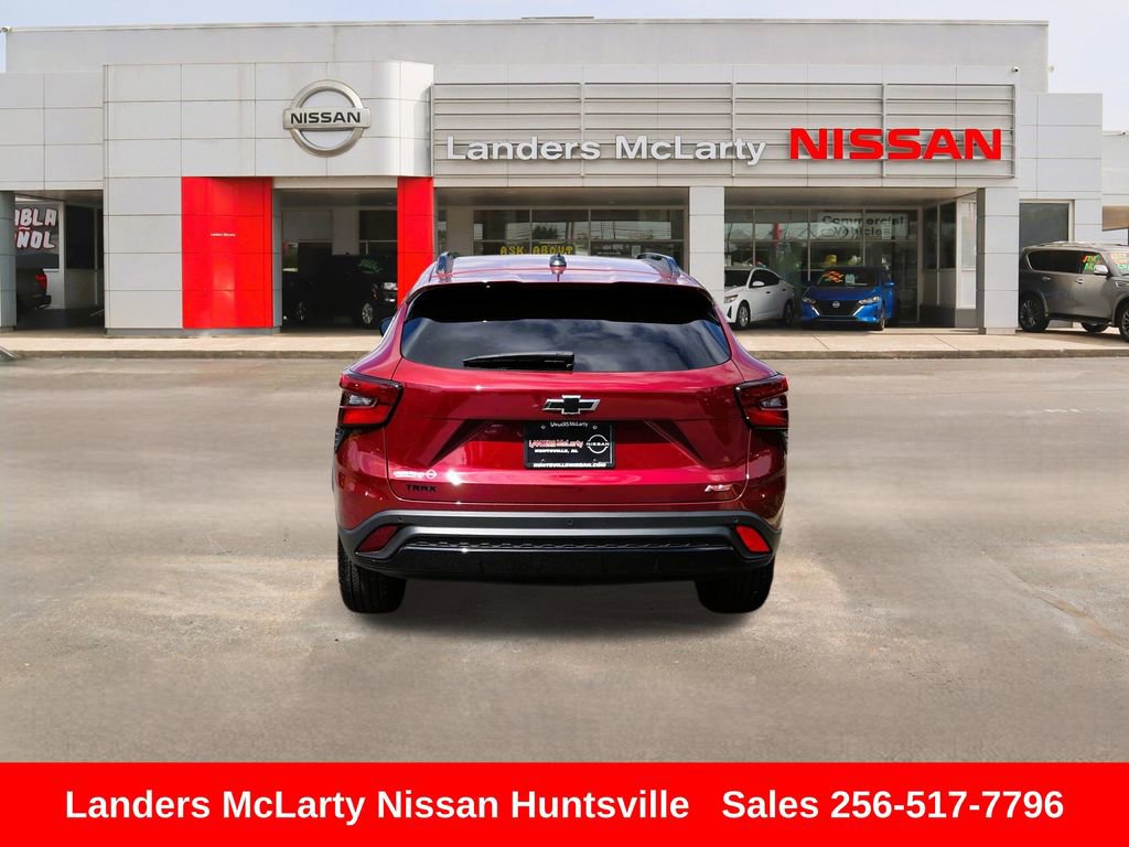 Used 2025 Chevrolet Trax RS w/ Driver Confidence Package FWD image 5