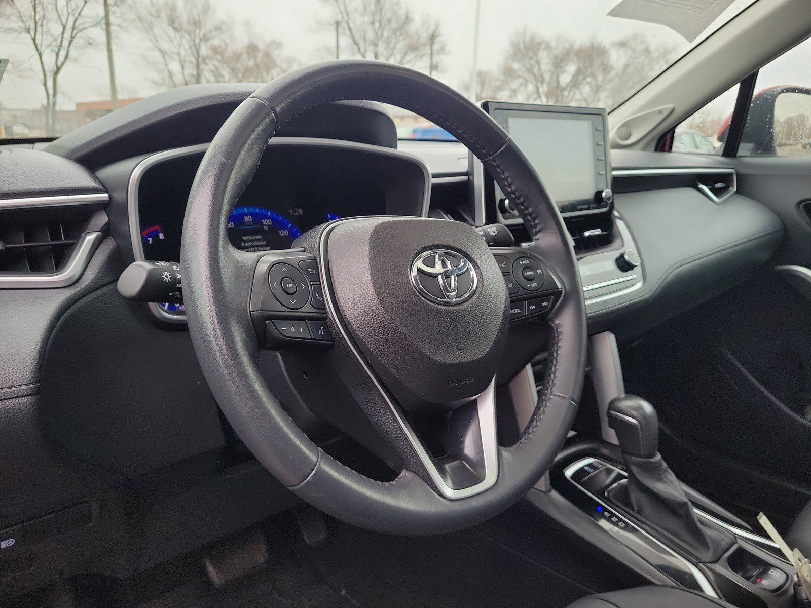 Used 2022 Toyota Corolla Cross XLE w/ Convenience Package AWD/4WD image 17