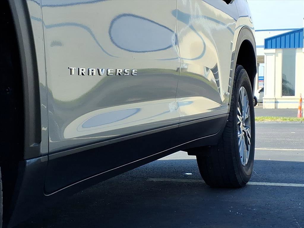 Used 2024 Chevrolet Traverse LT image 34