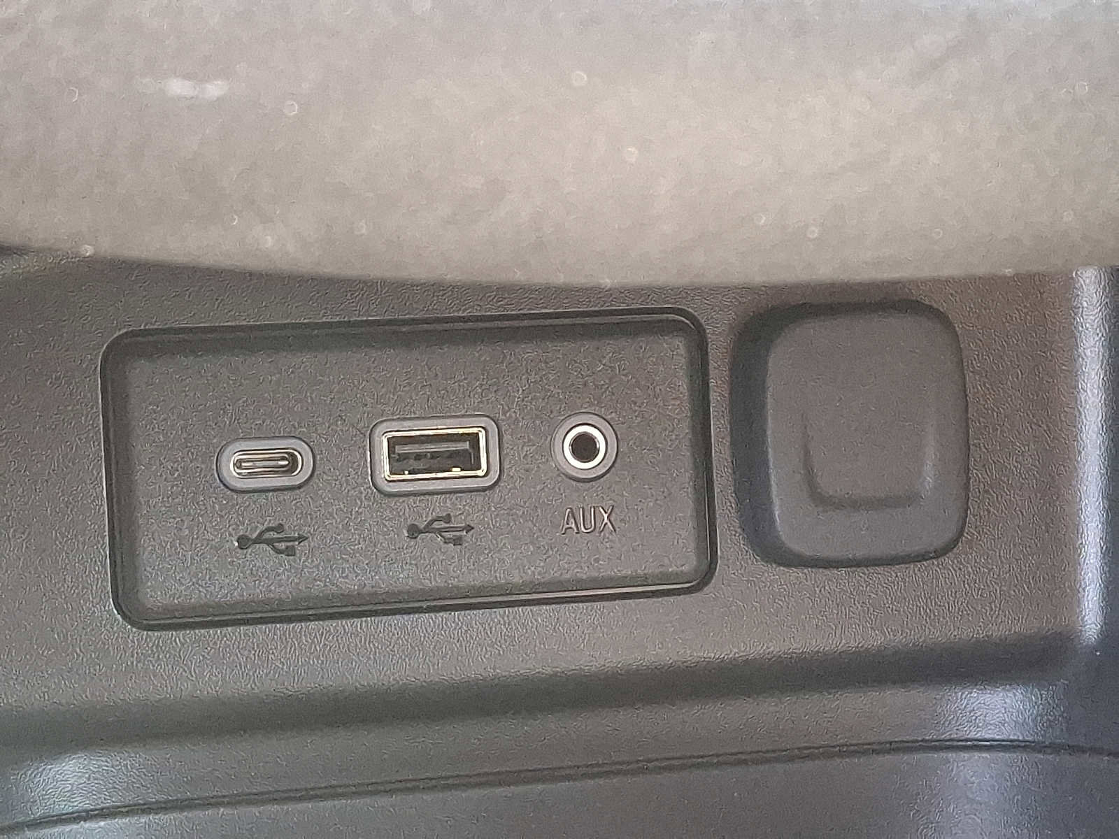 Certified 2023 Chevrolet Equinox RS w/ LPO, Floor Liner Package image 24