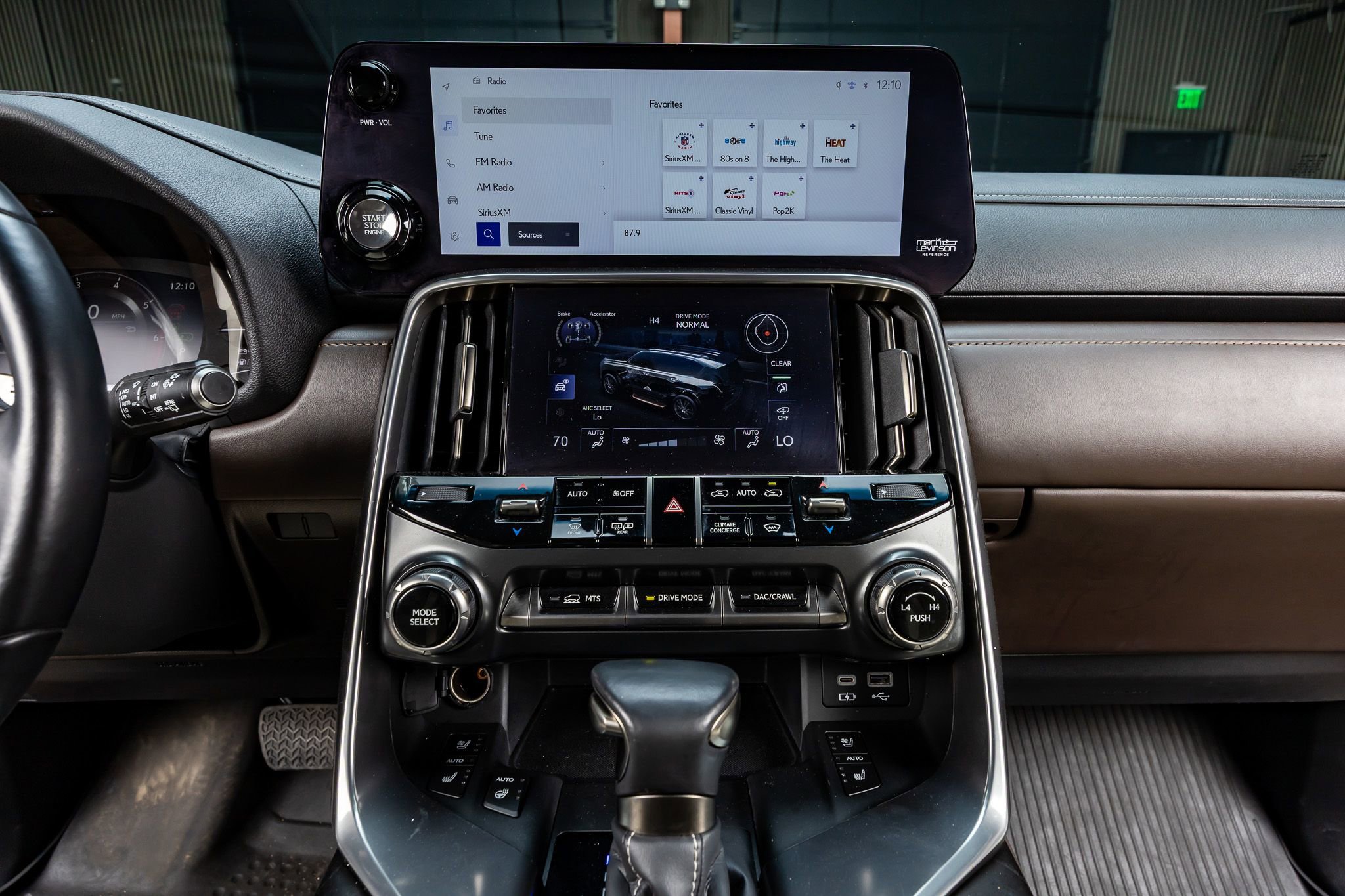 Used 2024 Lexus LX 600 4WD w/ Luxury Package image 22