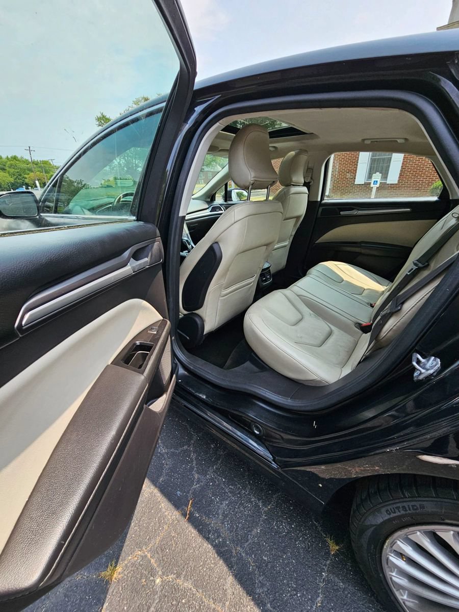 Used 2016 Ford Fusion Titanium FWD image 10