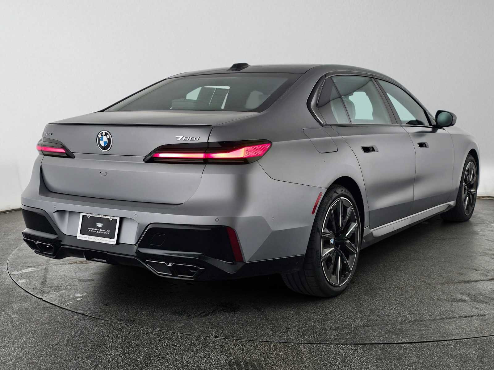 Used 2023 BMW 760i xDrive AWD/4WD image 3