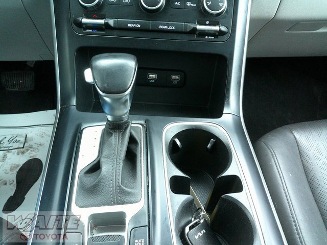 Used 2023 Kia Carnival LX image 17