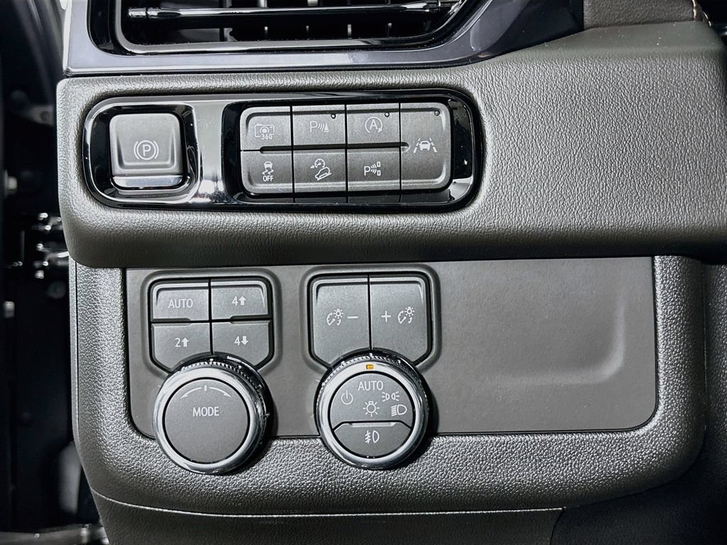 New 2026 GMC Yukon XL AT4 w/ AT4 Premium Package AWD/4WD image 10