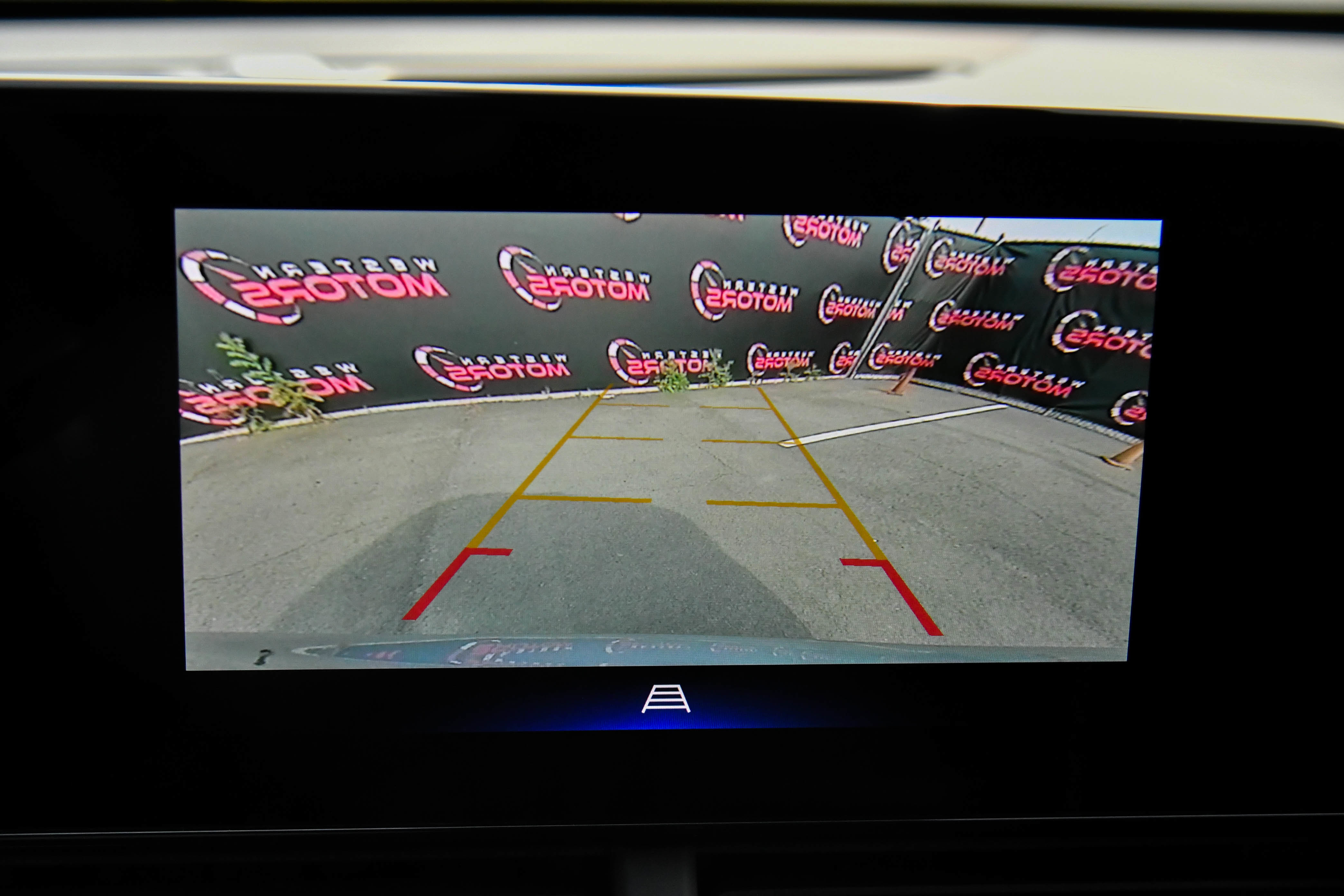 Used 2025 Chevrolet Trax LT w/ LT Convenience Package FWD image 17