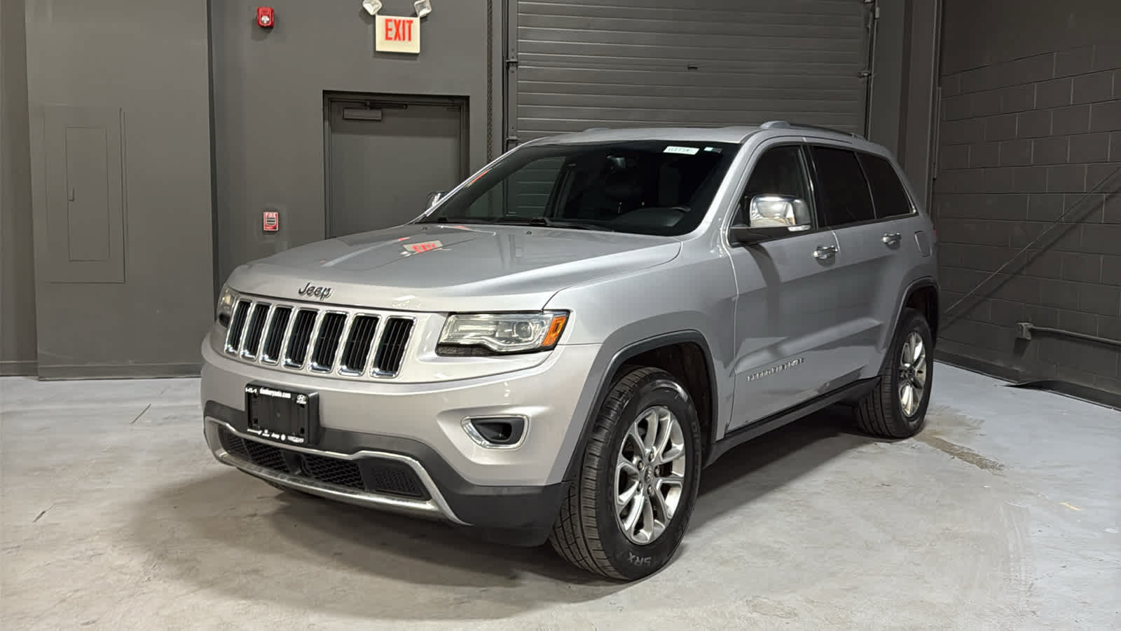 Used 2014 Jeep Grand Cherokee Limited w/ Luxury Group II AWD/4WD image 3