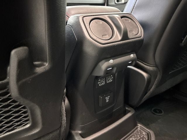 Used 2024 Jeep Wrangler Unlimited Rubicon AWD/4WD image 33