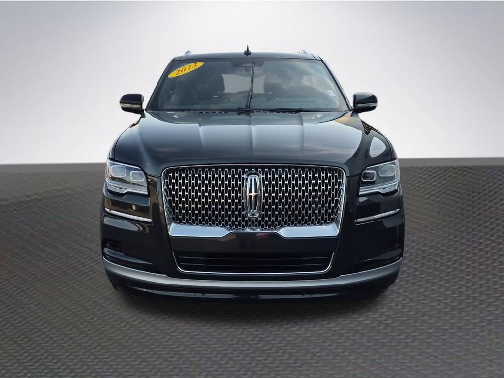 Used 2023 Lincoln Navigator Reserve AWD/4WD image 2