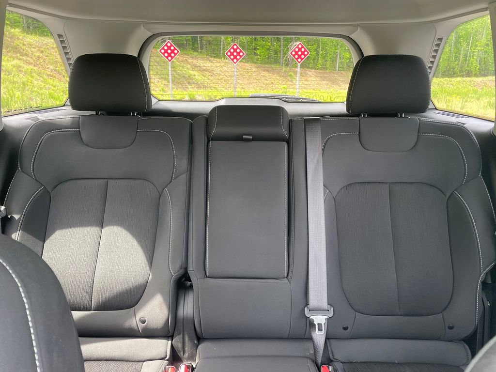 Used 2023 Jeep Grand Cherokee Laredo X AWD/4WD image 21