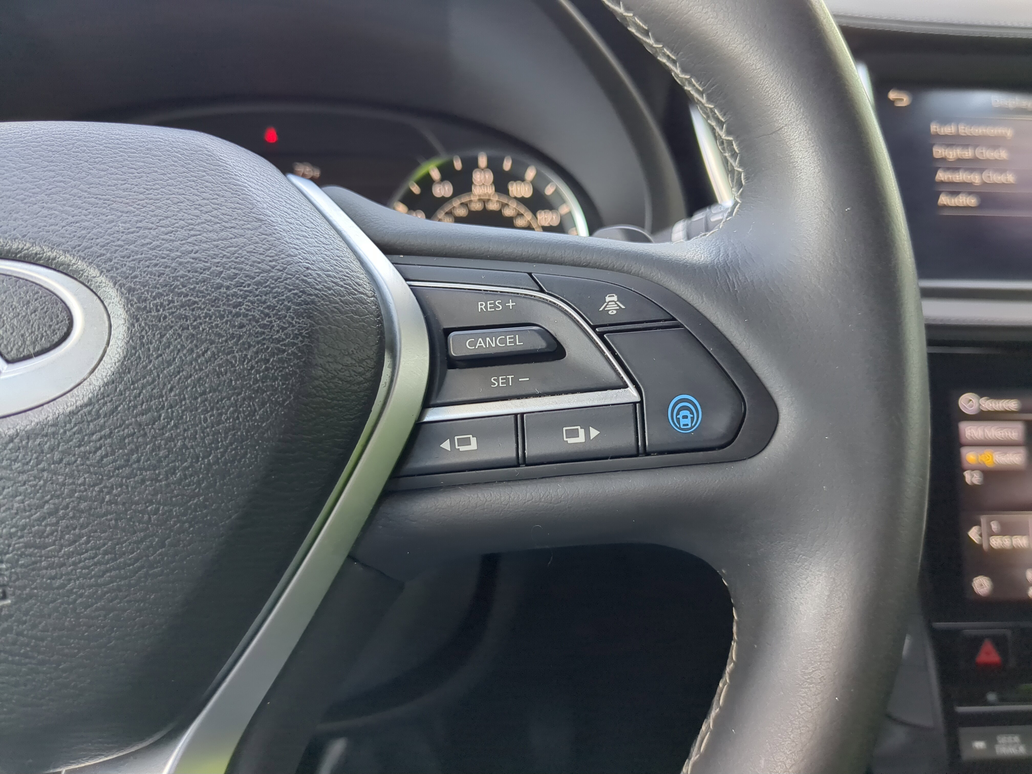 Certified 2023 INFINITI QX50 Luxe image 30