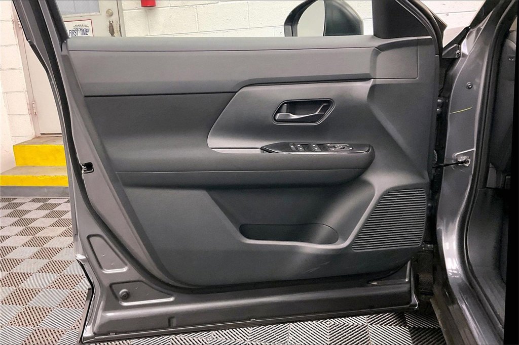 Certified 2025 Nissan Kicks S image 22