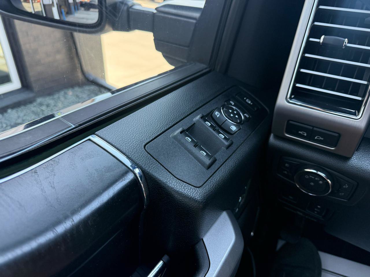 Used 2019 Ford F350 Platinum w/ Platinum Ultimate Package AWD/4WD image 26
