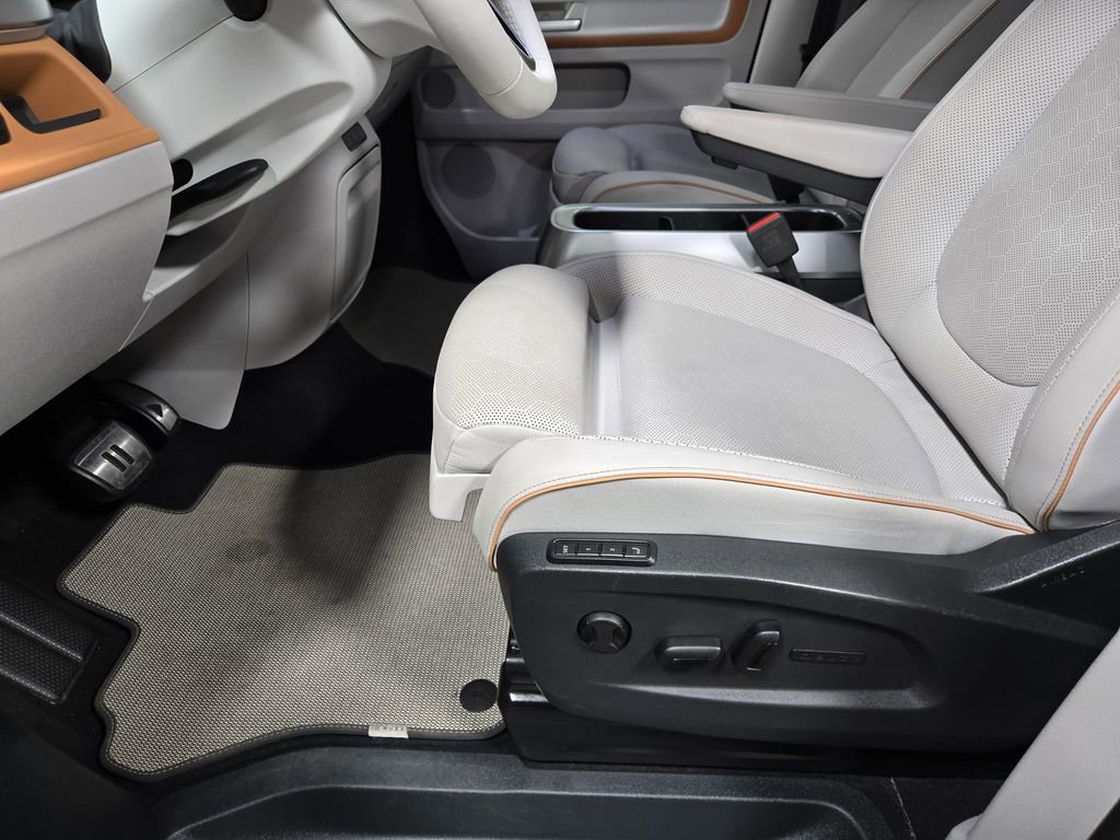 Used 2025 Volkswagen ID. Buzz Pro S Plus AWD/4WD image 11