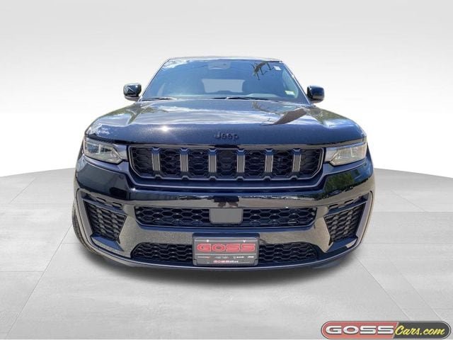New 2026 Jeep Grand Cherokee Altitude AWD/4WD image 2