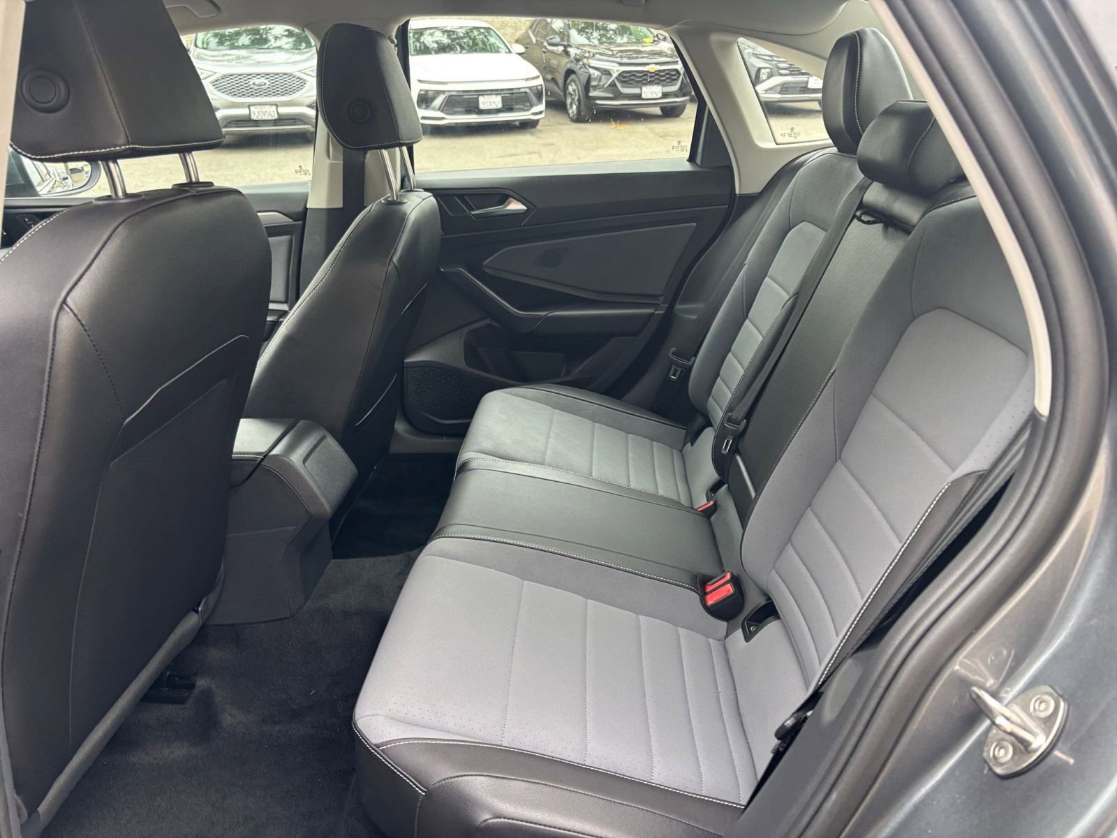 Used 2025 Volkswagen Jetta SE image 36