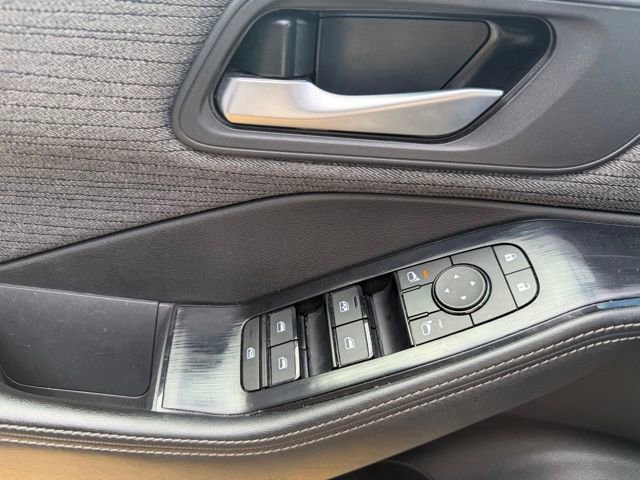 Used 2023 Nissan Rogue SV image 25